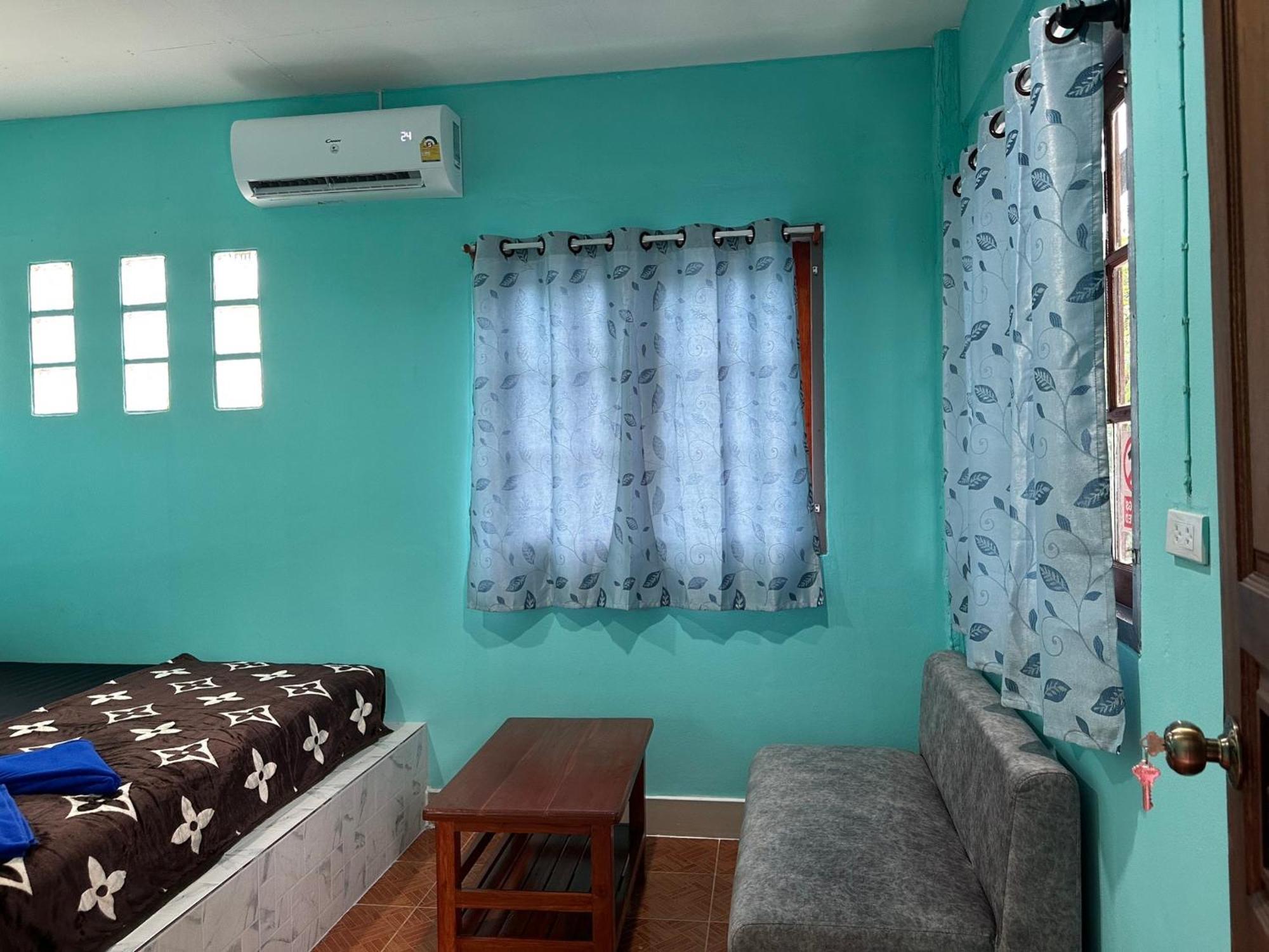 P'Un House Hotell Koh Tao Rum bild